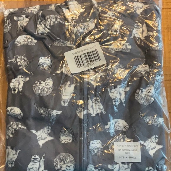 Taylor Swift Meredith and Olivia Grey Cat Onesie size XS - Picture 2 of 2